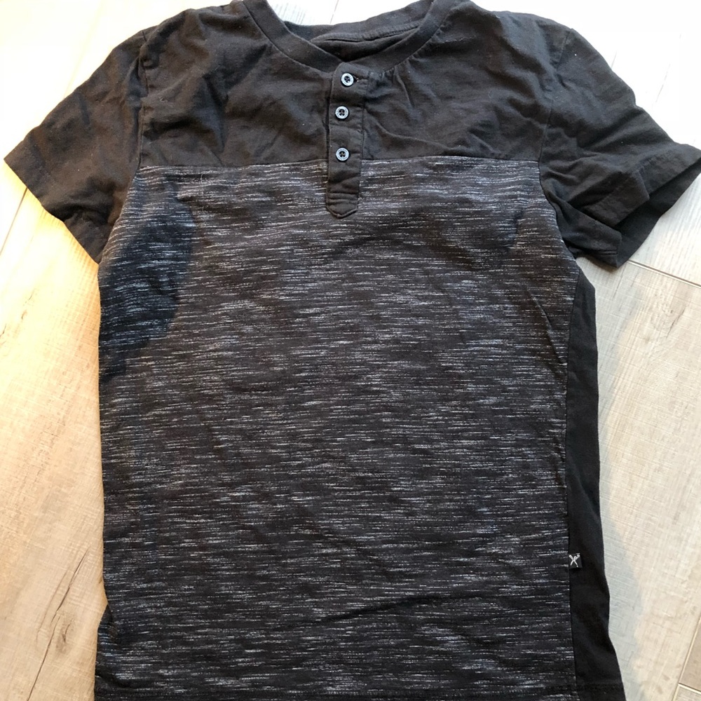 Men’s small tee